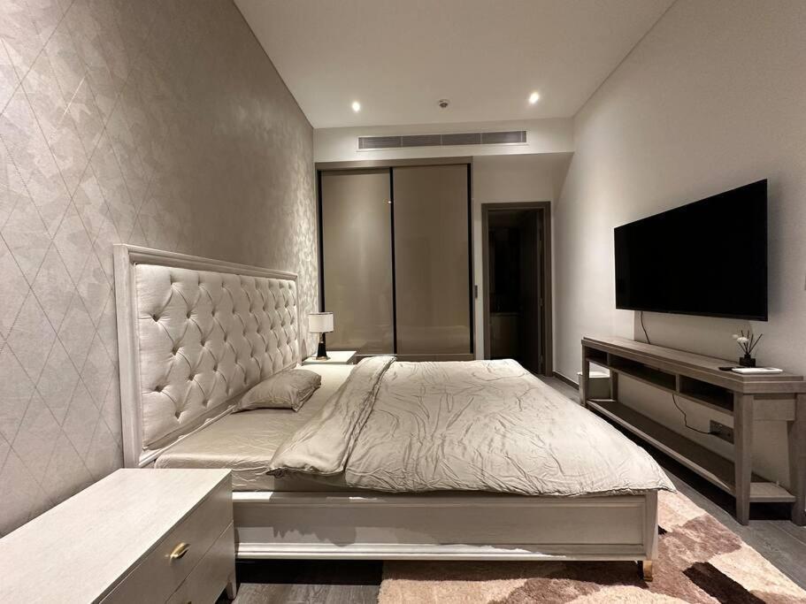 Luxury 2bd W Rooftop Bar & Pool In Saigon Center TP. Hồ Chí Minh