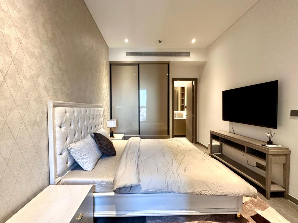 Luxury 2bd W Rooftop Bar & Pool In Saigon Center Căn hộ *